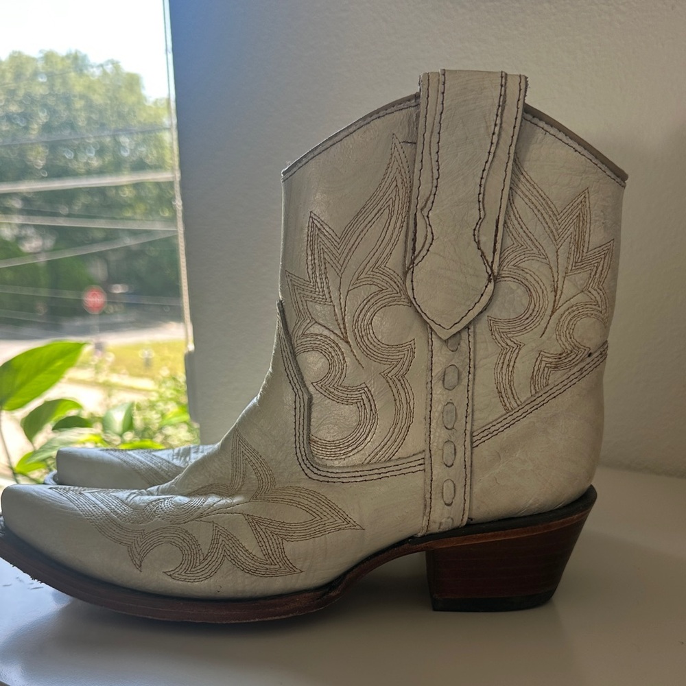 Circle G Ivory Western Ankle Booties